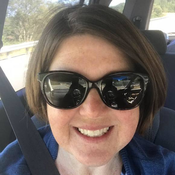 Meet your Posher, Deedee - Picture 1 of 1